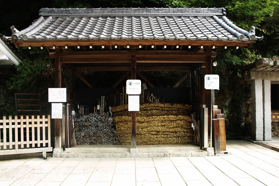 Hibashi-nôsho (Fire-tong Hall)