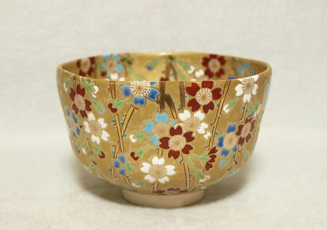 宮川香斎 作　「金叩枝垂桜茶碗」