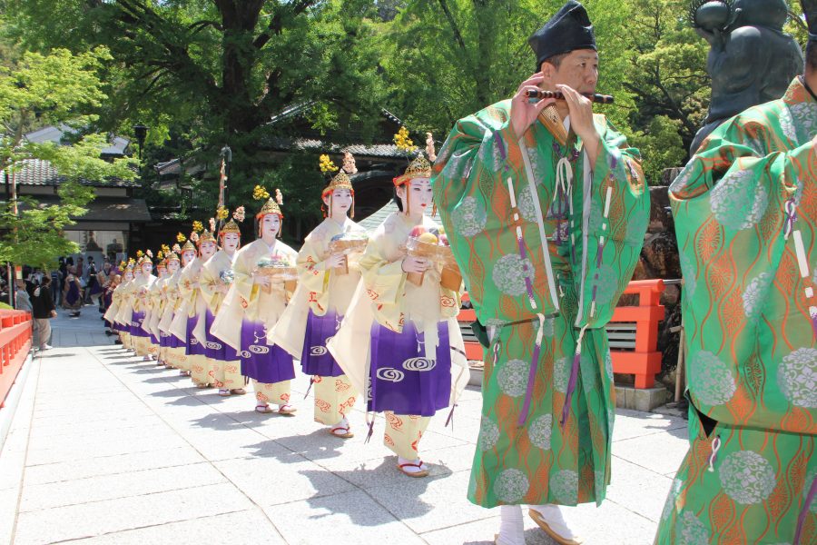 百味を捧げる喜代寿女（きよすめ）