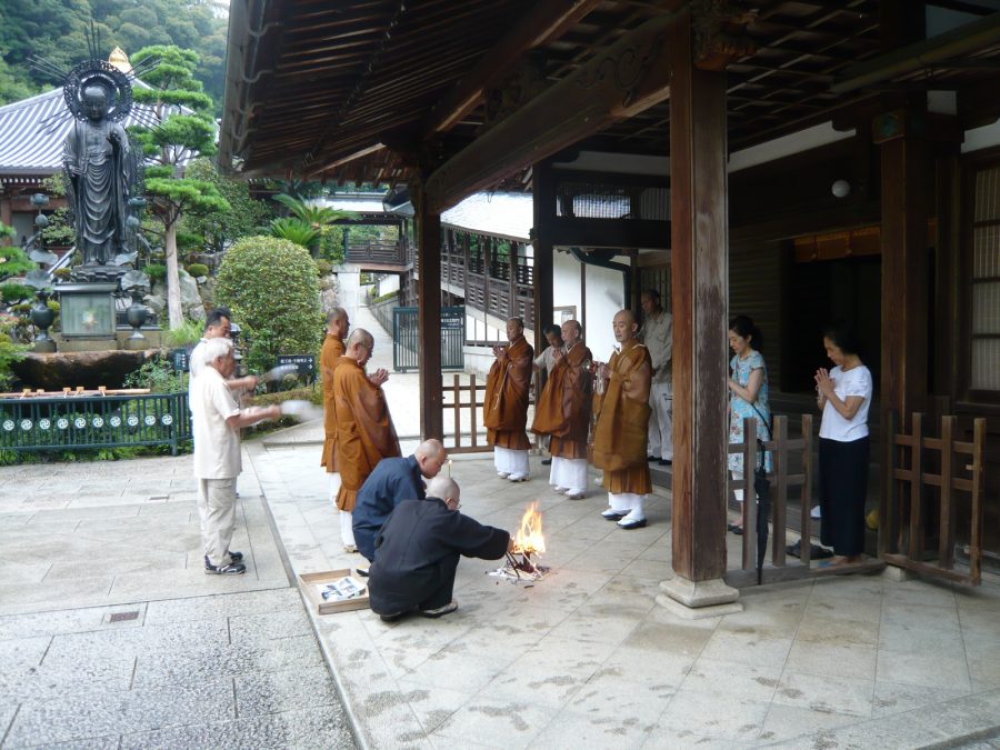 ７月１３日の迎え火