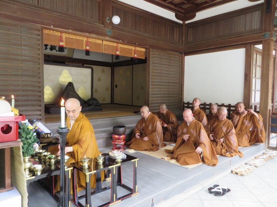 一願地蔵尊前での施餓鬼法要