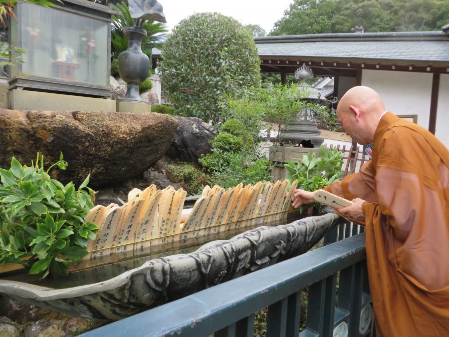 塔婆供養