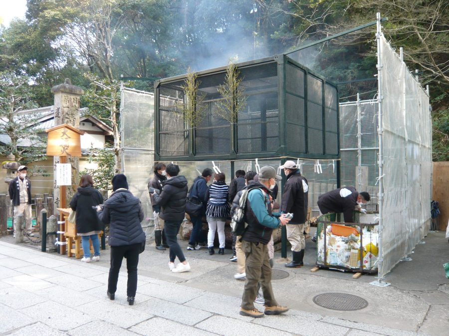 山門横での大福火