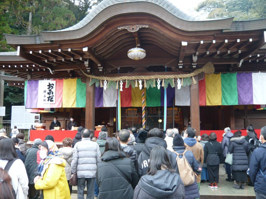 雪の中、多くの方がお参りに