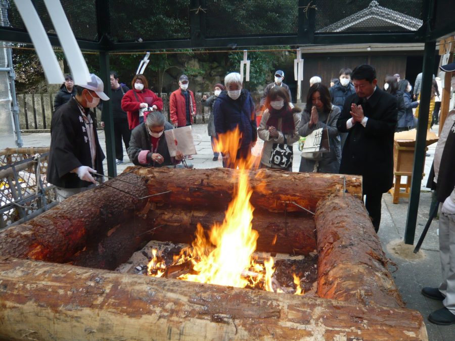 古いお札、お社などをお焚き上げ