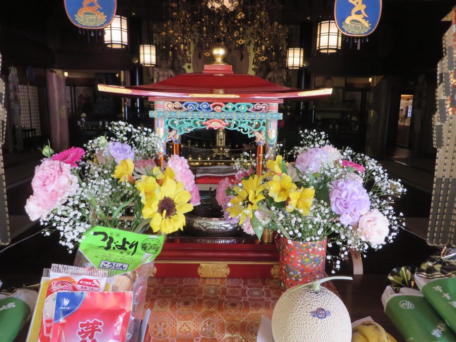 お釈迦様の花御堂