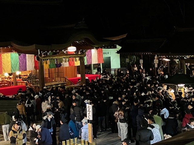 拝殿前でのカウントダウン