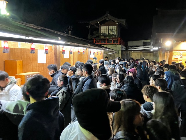 お札などの授与品を受けられる方々