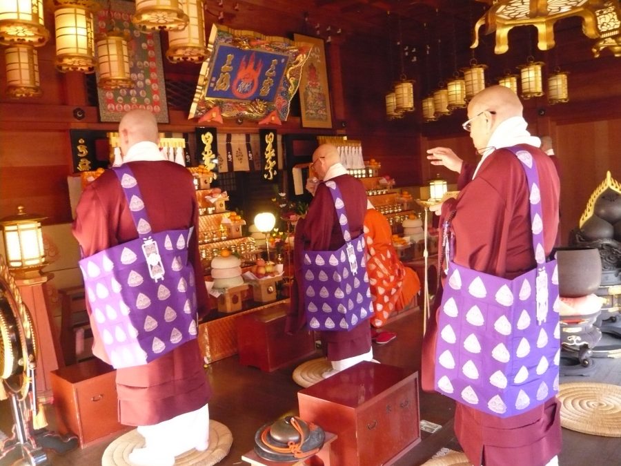 三箇日行われた大般若経転読法要