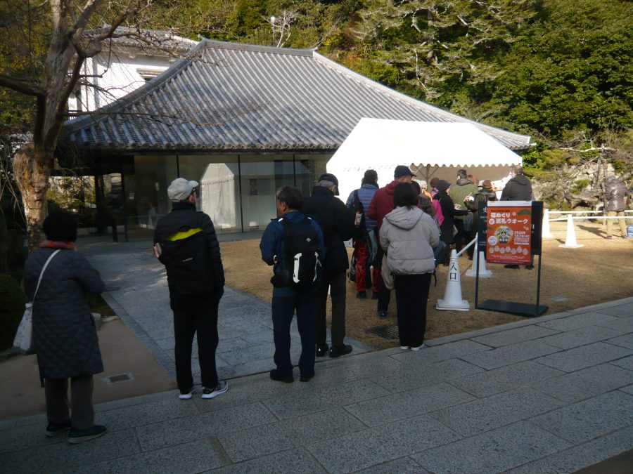 多くの方がお参りに