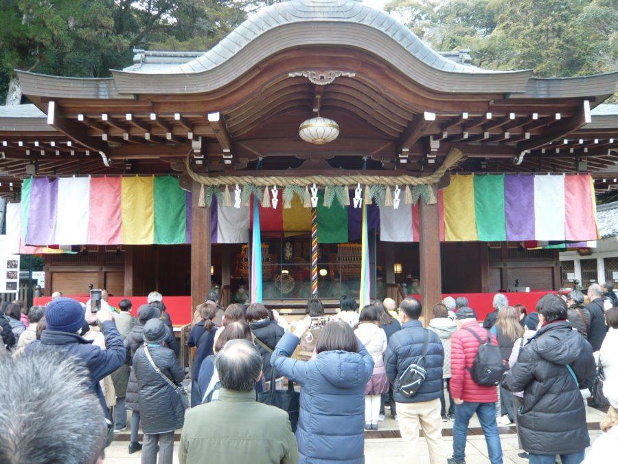 多くの方がお参りに