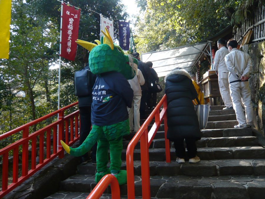 参道商店街から「さんぽりゅうも」お参りに